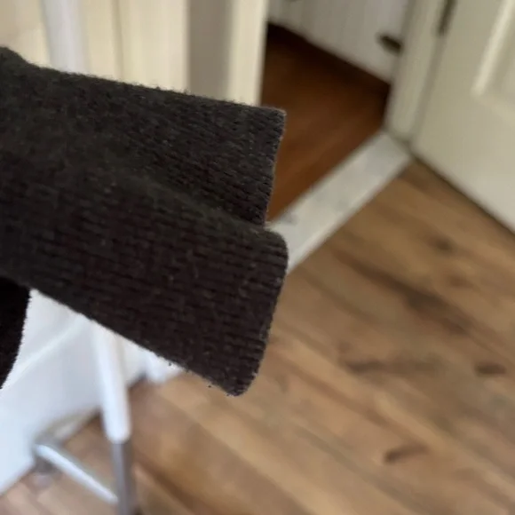 Reebok Dark Gray Sweatshirt. Soft and comfortable.  unisex - Picture 7 of 10